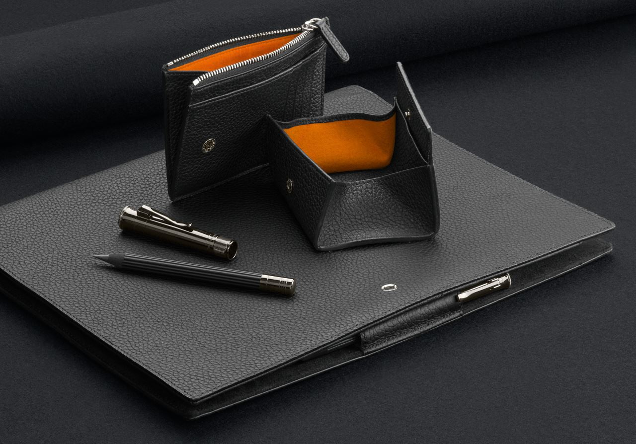 Graf-von-Faber-Castell - Credit card case with zipper Cashmere, black